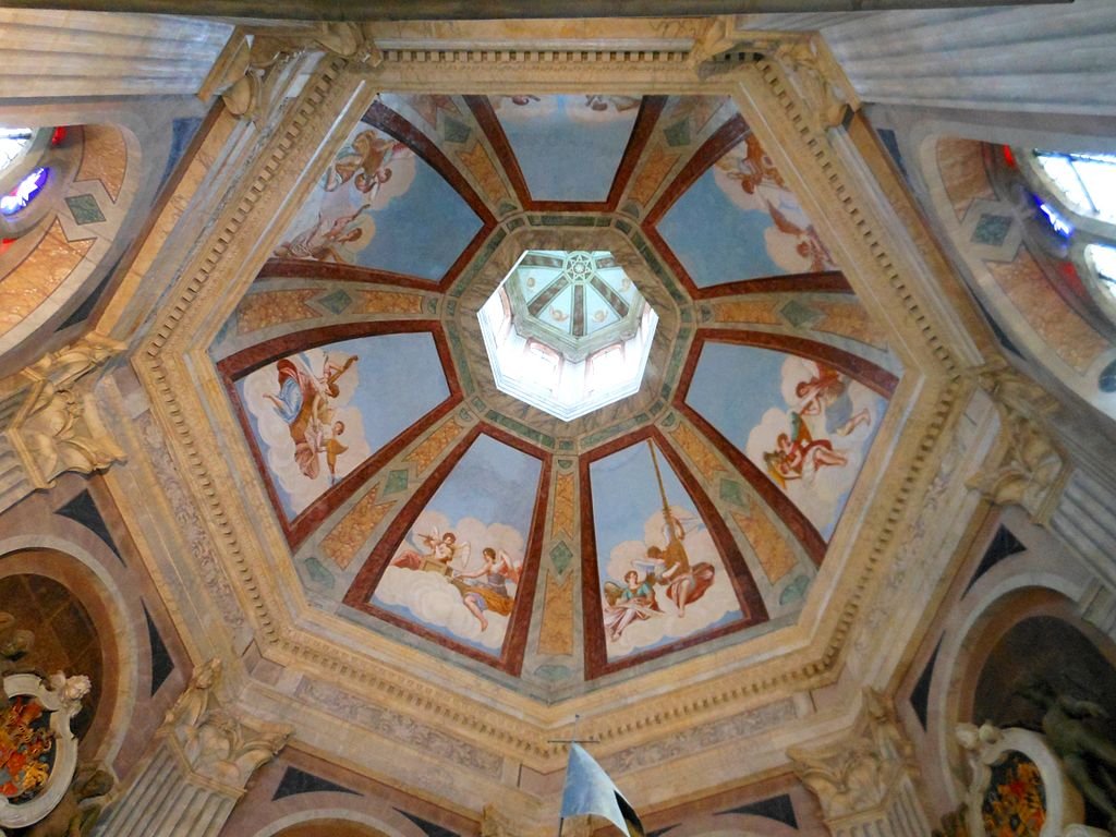 1024px-Fürstenmausoleum_Stadthagen_10_Kuppel